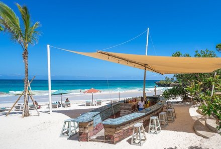 Kenia Familienreise - Kenia for family - Chale Island - The Sands at Chale Island - Strandbar