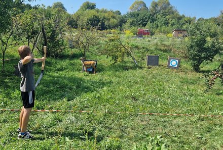 Familienreise Rumänien - Rumänien mit Kindern - Bogenschießen