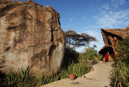Serengeti mit Kindern individuell - Best of Familiensafari Serengeti - Ngorongoro Krater - Olduvai Camp - Camp Gehweg