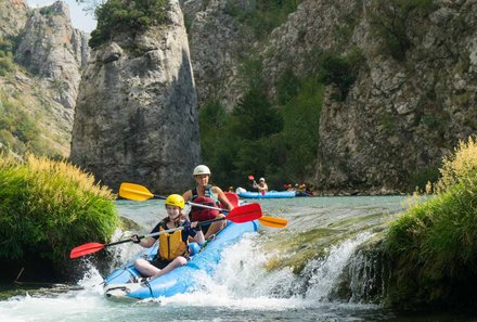 Kroatien Familienreise - Mutter und Kind beim Rafting