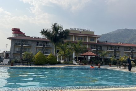 Nepal Familienreisen - Nepal for family - Pool Waterfront Hotel