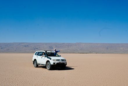 Marokko mit Kindern - Marokko for family - Jeep im ausgetrockneten Iriki-See
