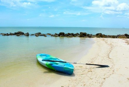 Mexiko Family & Teens - Hotel Tucan Siho Playa - Boot am Strand