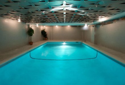 Westkanada for family - Century Plaza Hotel - Pool