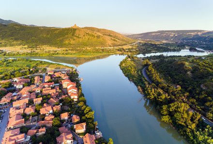 Georgien Familienreise - Georgien individuell - Mzcheta Stadt Fluss