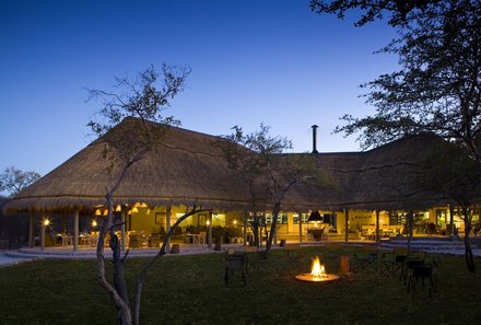 Namibia Familienreise - Namibia for family individuell - Etosha Nationalpark - Bush Camp am Abend