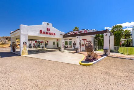 USA Südwesten for family - Ramada by Wyndham Kingman - Hotelansicht