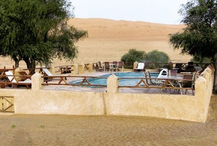 Oman mit Kindern - Oman Urlaub mit Kindern - Pool des 1000 Nights Camp Wahiba Sands