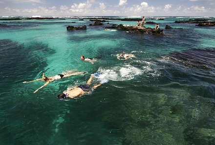 Galapagos mit Kindern - Galapagos Family & Teens - Los Tuneles türkisfarbenes Wasser