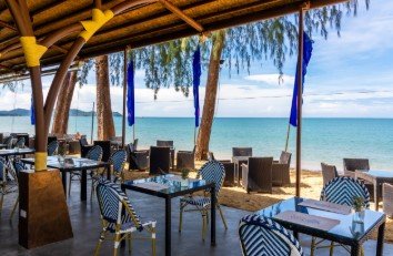 Thailand Familienreise - Thailand for family individuell - Verlängerung - Emerald Beach Resort Khao Lak - Restaurant am Meer