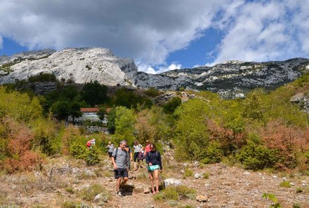 Kroatien Familienreise - Gruppe beim Wandern