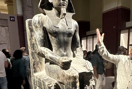 Familienreise Ägypten - Ägypten for family - Ägyptisches Museum sitzende Statue