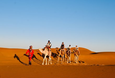 Marokko mit Kindern - Marokko for family - Wüstenwanderung mit Dromedaren