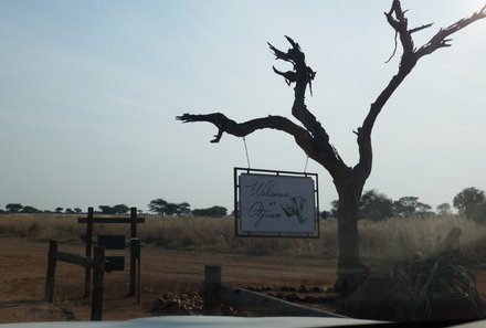 Namibia mit Kindern - Namibia Family & Teens - Otjiwa Safari Lodge - Eingangsschild