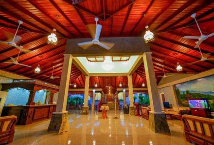 Sri Lanka Familienreise - Sri Lanka for family -  Centauria Wild Udawalwe Lobby
