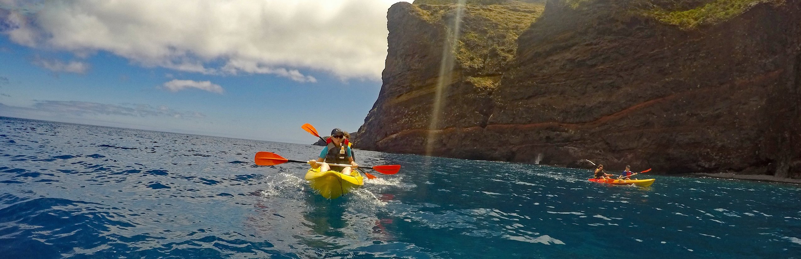 Madeira mit Kindern - Ausflüge & Reisetipps Madeira mit Kindern - Familie mit Kajak