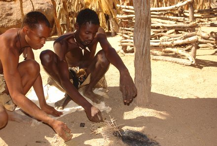 Familienurlaub Namibia - Namibia mit Teenagern - Feuer machen