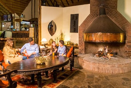 Tansania Familienreise - Tansania for family - Arumeru River Lodge - Lounge