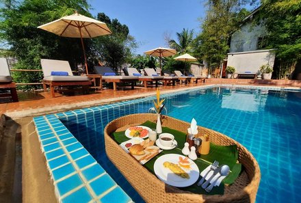 Laos & Vietnam Familienreise - Laos Reise mit Kindern - Luang Prabang My Dream Boutique Resort Frühstück am Pool