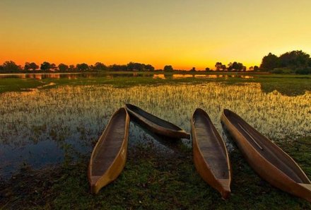 Botswana Familienreise mit Kindern - Botswana Fly-In-Safari individuell - Sonnenuntergang in Maun