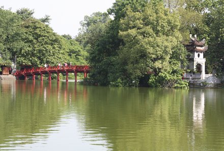 Laos und Vietnam Familienreise - Laos und Vietnam Reise mit Kindern - Hanoi Rote Brücke Hoan Kiem See