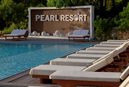 Vietnam & Kambodscha Familienreise - Vietnam-Kambodscha Family & Teens - Pearl Beach Resort - Liegen am Pool
