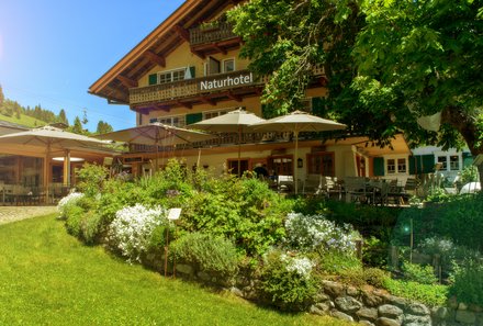 For Family Reisen - Bio-Familienhotel - Chesa Valisa Naturhotel im Sommer