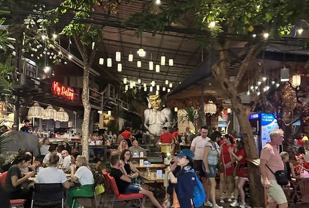 Thailand Familienreisen - Thailand Family & Teens - Khao San Road am Abend