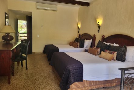 Südafrika Familienreise - Südafrika for family - Pilanesberg Nationalpark - Kwa Maritane Bush Lodge - Zimmer mit Betten