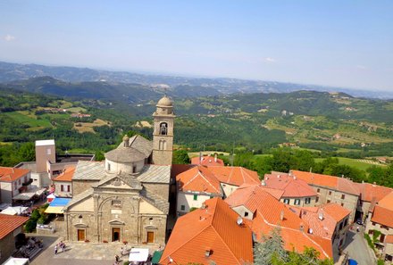 Familienurlaub in Piemont - Spielterrasse für Kinder auf dem Bauernhof