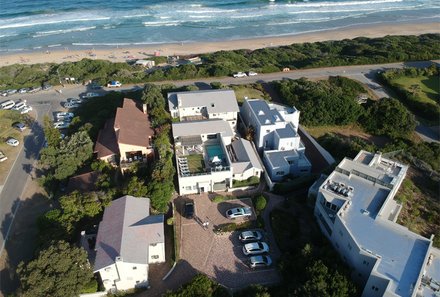 Garden Route Familienreise - Garden Route for family individuell - Lion Roars The Robberg Beach Lodge - Vogelperspektive