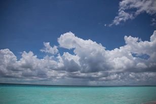 Mexiko mit Kindern - Expertin für Mexiko und Afrika Familienurlaub - Wolken und blauer Himmel