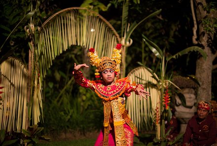 Bali mit Jugendlichen - Java & Bali Family & Teens - balinesisches Mädchen tanzt