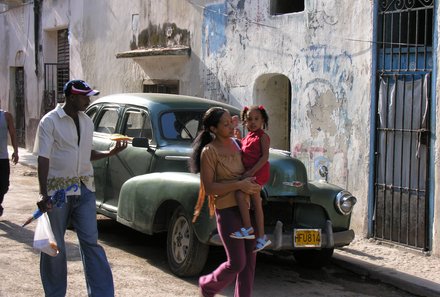 Familienurlaub Kuba - Kuba Casas for family - Familie auf Straße