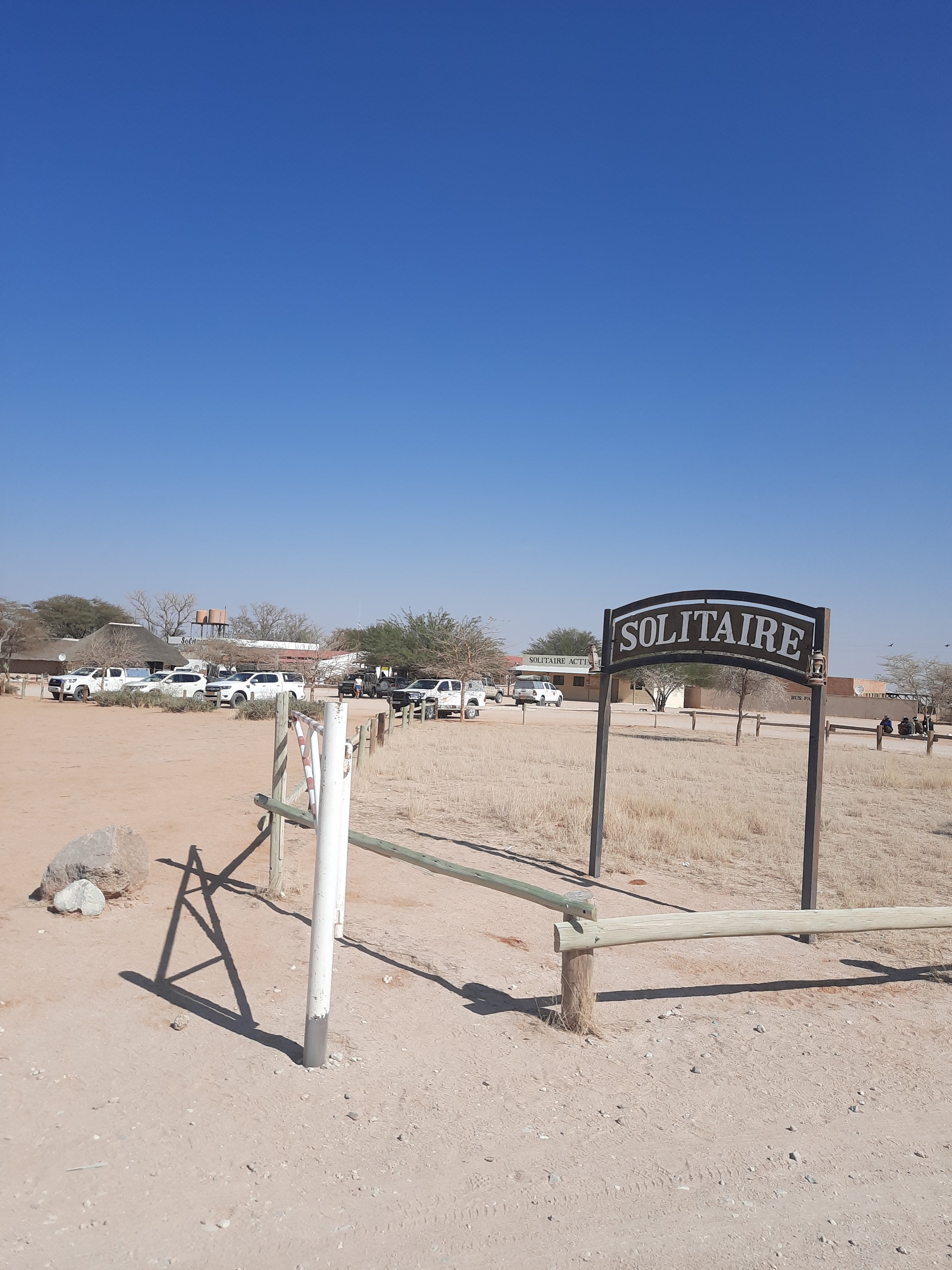 Namibia Selbstfahrerreise mit Kindern - Namibia Dachzelt Erfahrungen mit Kindern - Stopp in Solitaire