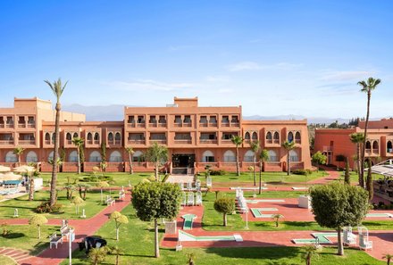 Familienreise Marokko - Marokko for family Deluxe - Hotel Aqua Fun Marrakesch - Resortanlage mit Grünflächen
