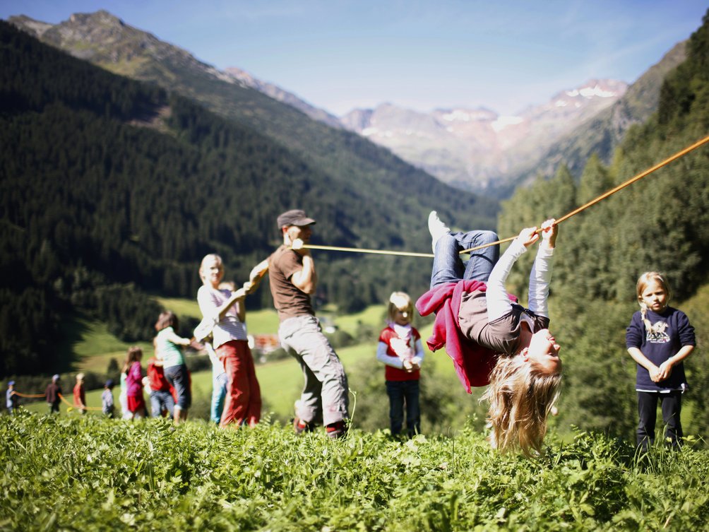 Familiengerechte Hotels - Fernreisen mit Kindern - Kinderprogramm in den Bergen von Südtirol 