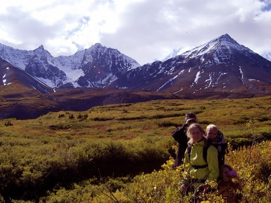 Kanada mit Kindern - Urlaub in Kanada - Familie Perren beim Wandern