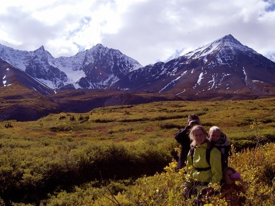 Kanada mit Kindern - Urlaub in Kanada - Familie Perren beim Wandern