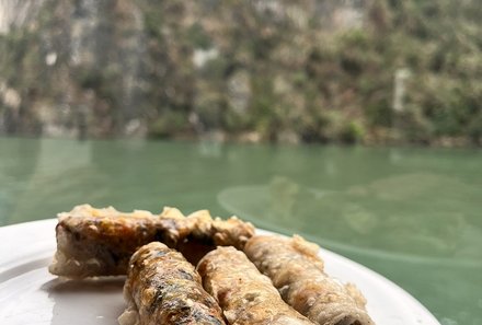 Laos und Vietnam Familienreise - Laos und Vietnam Reise mit Kindern - Halong Bucht Frühlingsrollen