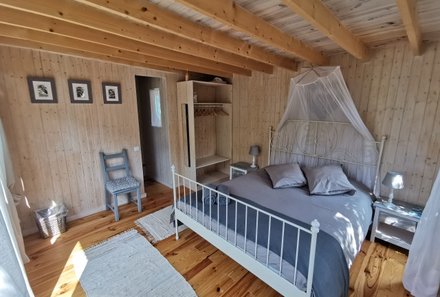 Algarve for family - Familienreise Algarve mit Kindern - Aqua Ventura Eco Lodge - Doppelbett im hellen Zimmer