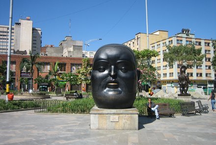 Kolumbien Familienreise - Kolumbien Family & Teens - Medellin - Skulptur auf dem Plaza Botero