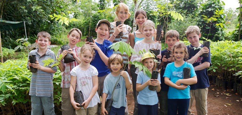 Familienreise Costa Rica - Gründe Costa Rica zu besuchen - Costa Rica mit Kindern - Bäume pflanzen