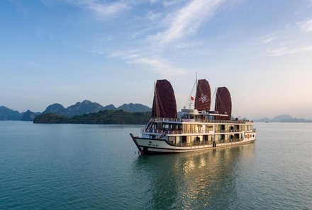 Laos & Vietnam Familienreise - Laos Reise mit Kindern - Halong Bucht Orchid Trendy Cruise - Kreuzfahrtschiff