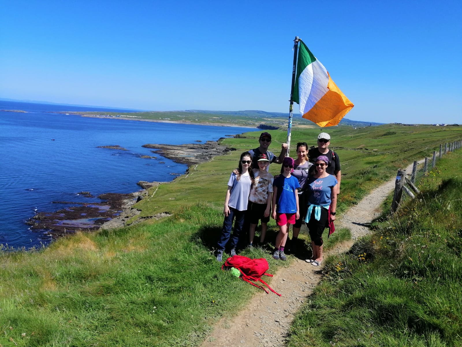 Urlaub mit Kindern - Familienurlaub - Beste Reisezeit - Familien mit Irland Flagge