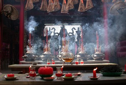 Familienurlaub Vietnam - Vietnam for family - Saigon Tempel Kerzen
