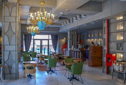 Georgien Familienreise individuell - Hotel Brim Tbilisi - Café