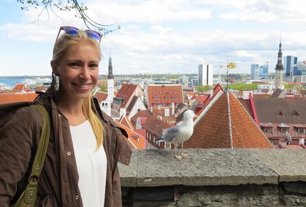 Baltikum for family individuell - Baltikum Familienreise mit Kindern - Estland - Mädchen in Tallinn
