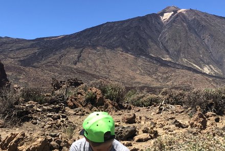 Teneriffa Familienurlaub - Teneriffa for family - Kind mit Teide im Hintergrund