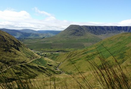 Irland Familienreise - Irland for family - grüne Berglandschaft